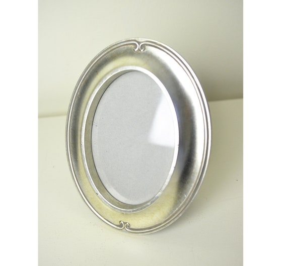 Vintage Silver Frame / 5x7 Oval Picture Photo Wall Hanging
