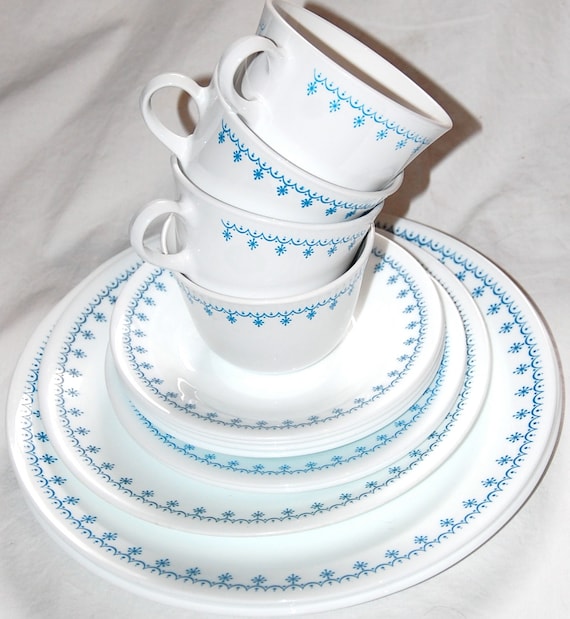Corelle snowflake blue vintage dinnerware by jeansvintagekitchen