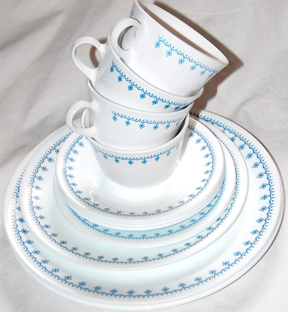 Corelle Snowflake Blue Vintage Dinnerware Set