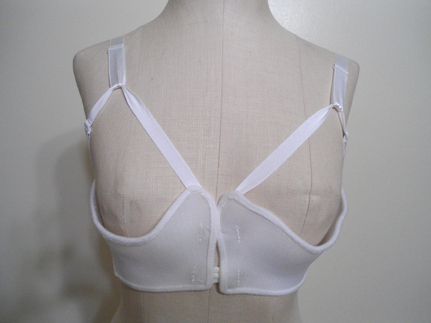 Vintage Sculptress Peek-A-Boo Leisure Time Shelf Bra Size 34