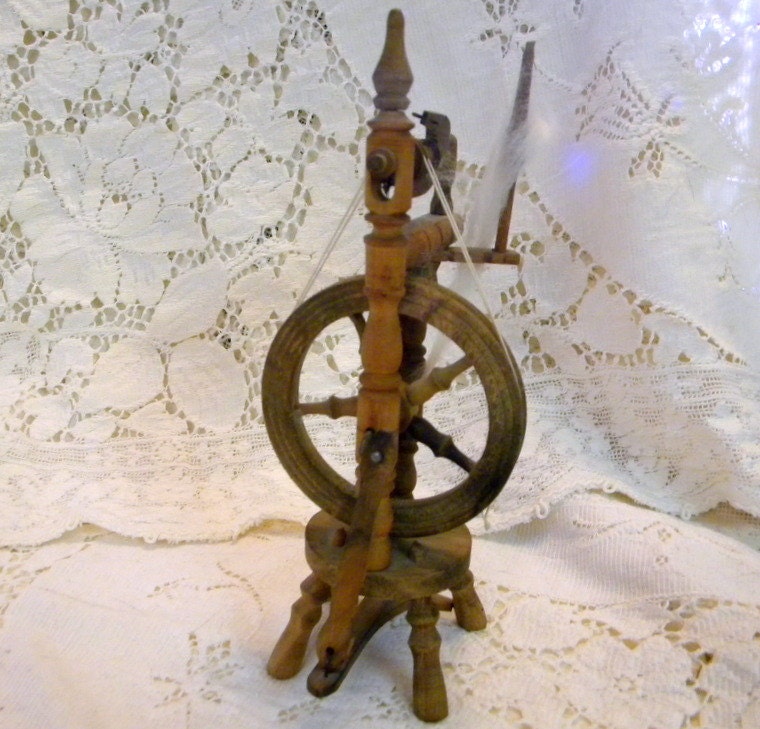 Vintage wood miniature spinning wheel by TreasuresFromTexas