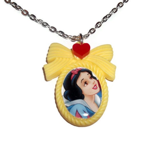 Snow White Necklace Classic Disney Princess Heart Yellow