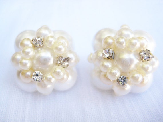 Items similar to Pearl Cluster Stud Earrings- Pearl Studs- Vintage ...