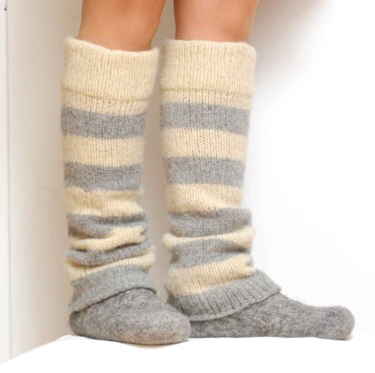 Boiled wool striped leg warmers white gray knit by WoolenClogs