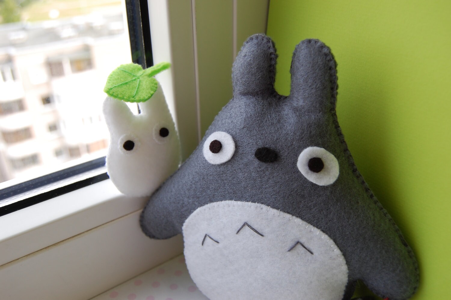 Totoro and Mini Totoro felt plushies - 1500 x 997 jpeg 183kB