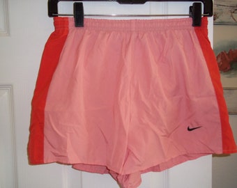 Ladies vintage pink Nike athletic gym shorts. Size small (4-6)