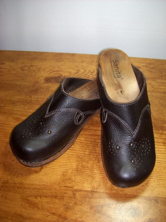 dansko sanita clogs