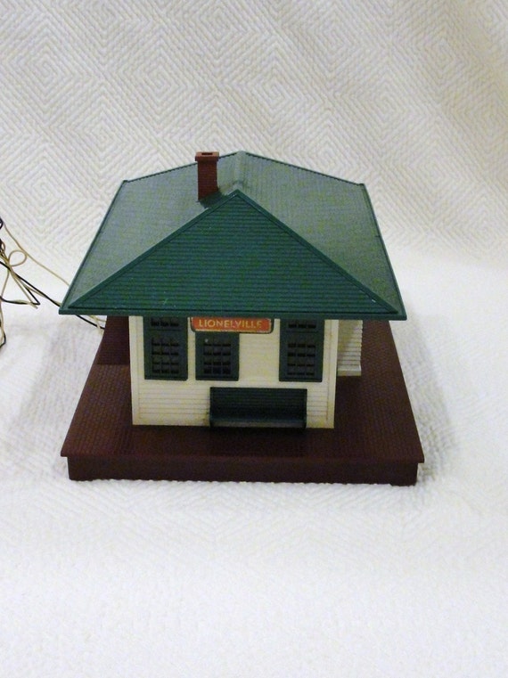 Vintage Lionel Train Station Lionelville Lighted Train Station