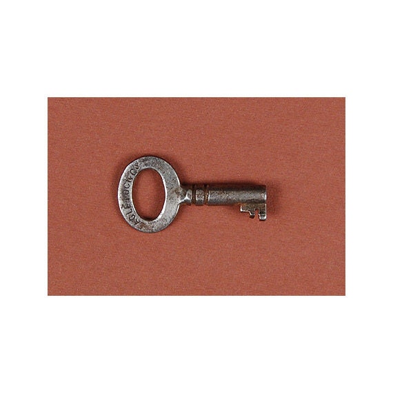 Eagle-Lock-Company-Trunk Antique Key Steamer Trunk Eagle Lock Company Number 28 Jewelry ...