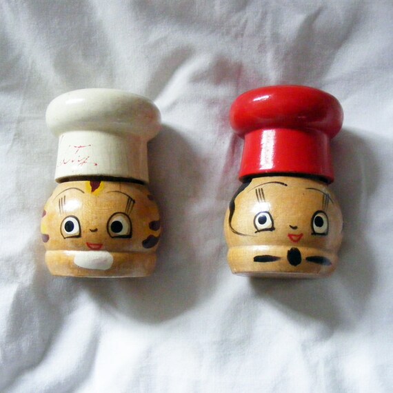 Items similar to Vintage/retro novelty character Salt and pepper wooden