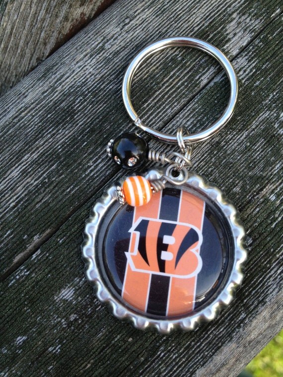 Items similar to Cincinnati Bengals Bottle Cap Keychain on ...