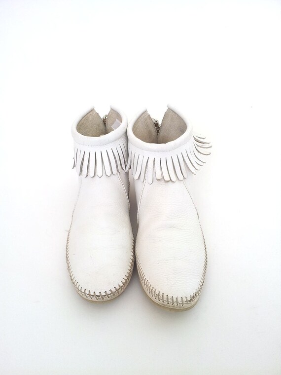 womens white moccasin shoes