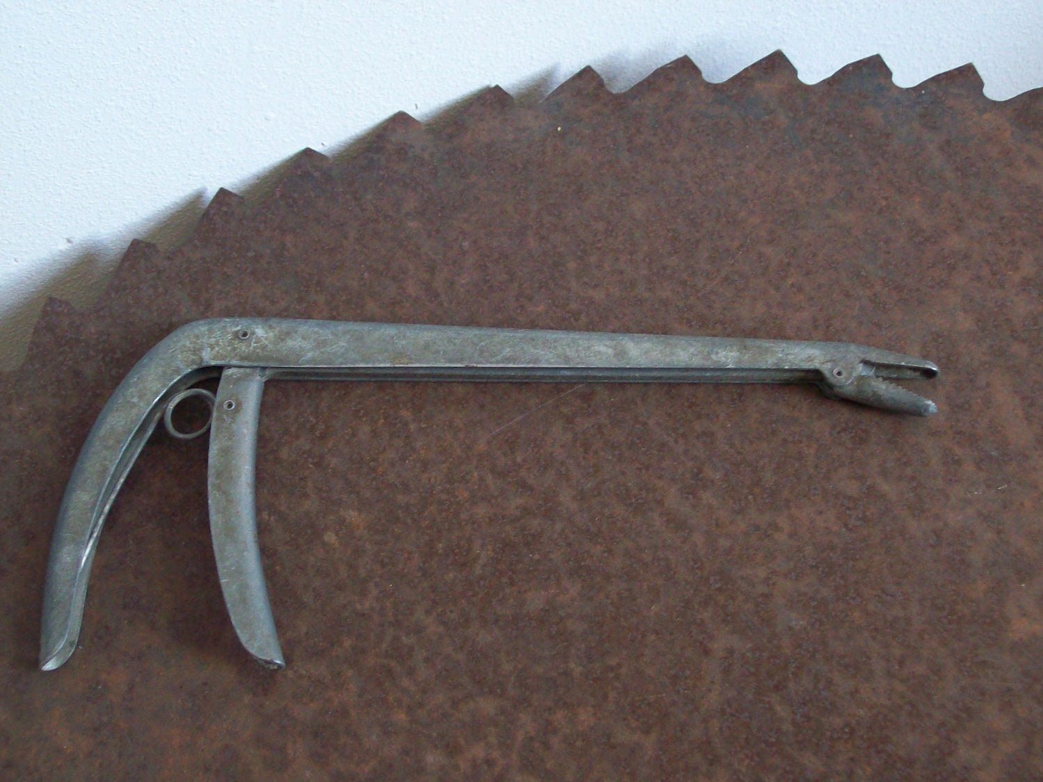 Vintage metal grabber tool fish hook remover free shipping to
