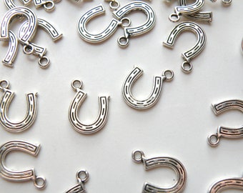 10 Lucky Horse Shoe charms antique silver 17x14mm DB29052