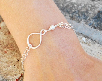 Pearl Bridesmaid Jewelry SET OF 4 - White Swarovski Pearl Bracelet - Sterling Silver Infinity Bracelet - Eternity Bracelet
