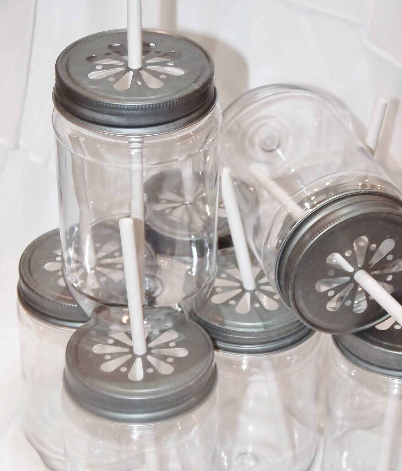 PLASTIC Mason JARs 15 and Pewter Daisy LiDS Free Color