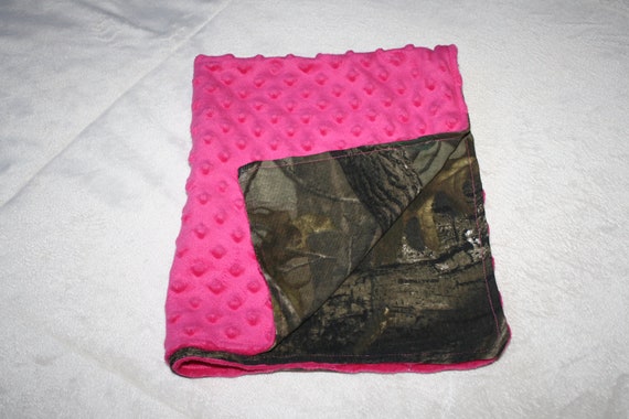 Items similar to Camo and hot pink stroller baby blanket ...