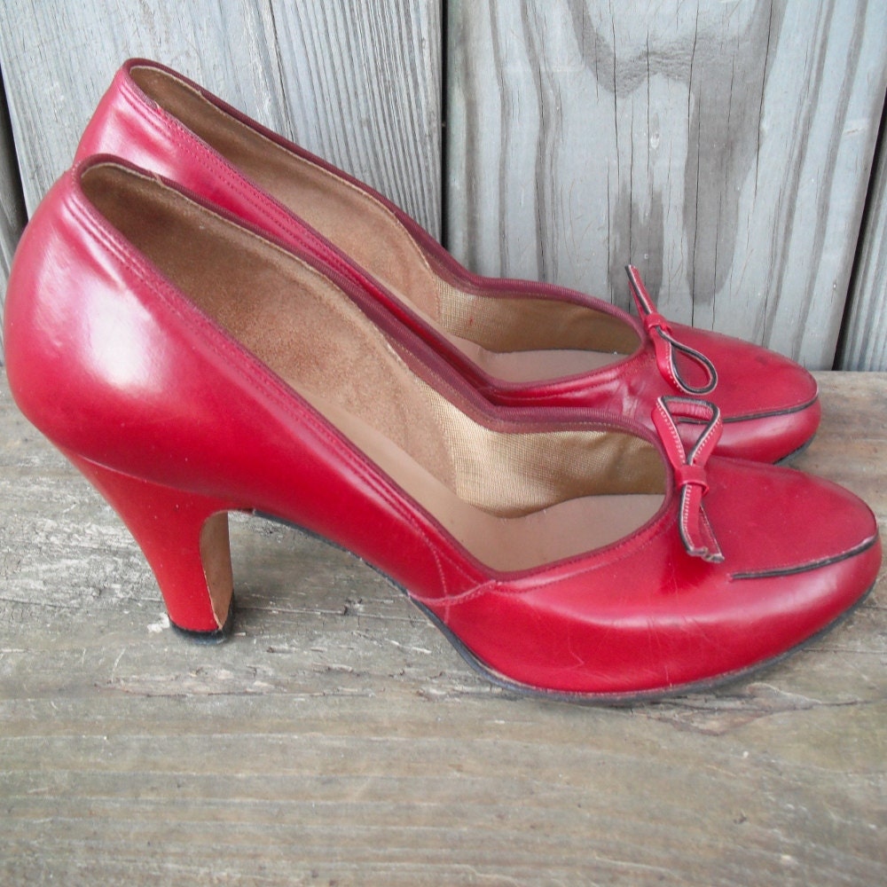 Vintage 1940s Shoes Red High Heels by Florsheim