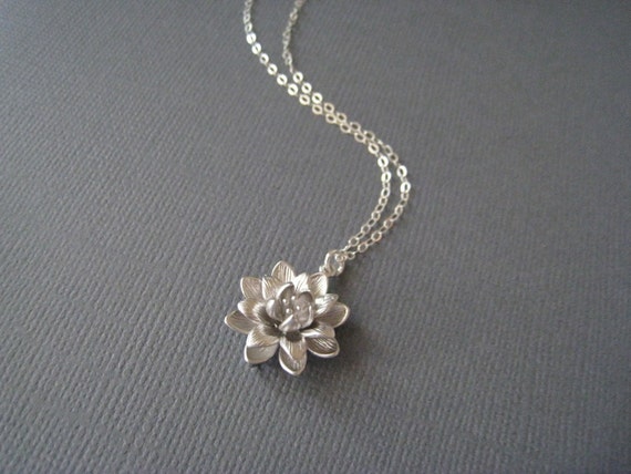 Multi Flower Necklace in STERLING SILVER CHAINFlora