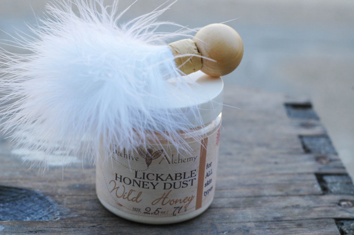 WILD HONEY Dusting Powder with Feather Duster