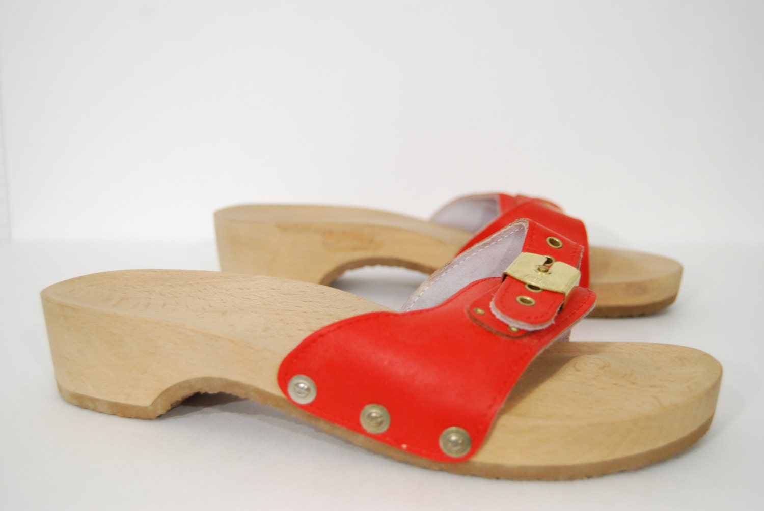 vintage 1970s / Scholl / red / sandals / clogs / wood / by YeYe