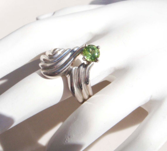 Vintage Sterling Silver Peridot Ring size 8 with swirl design