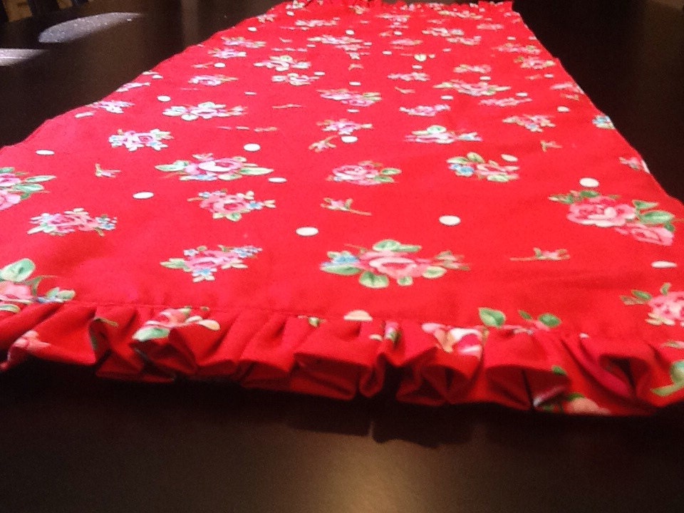 Red Floral Farmhouse Table Runner by RibbonwoodCottage on Etsy