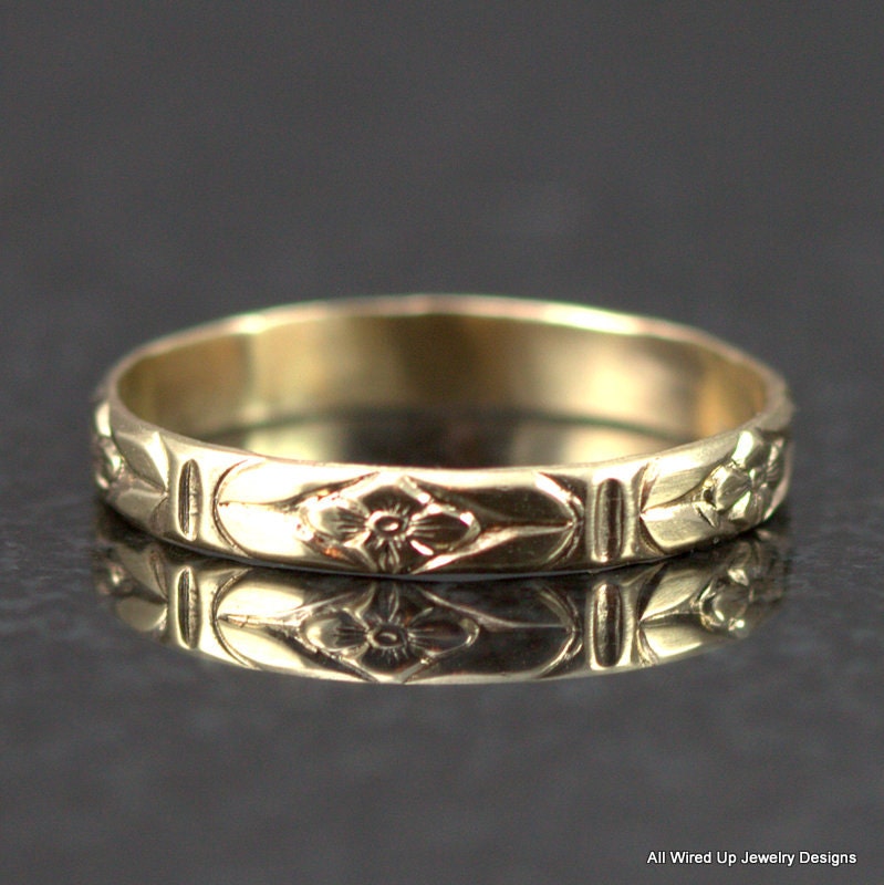 14k Gold  Flower Pattern  Band Slender Floral Wedding  Ring 