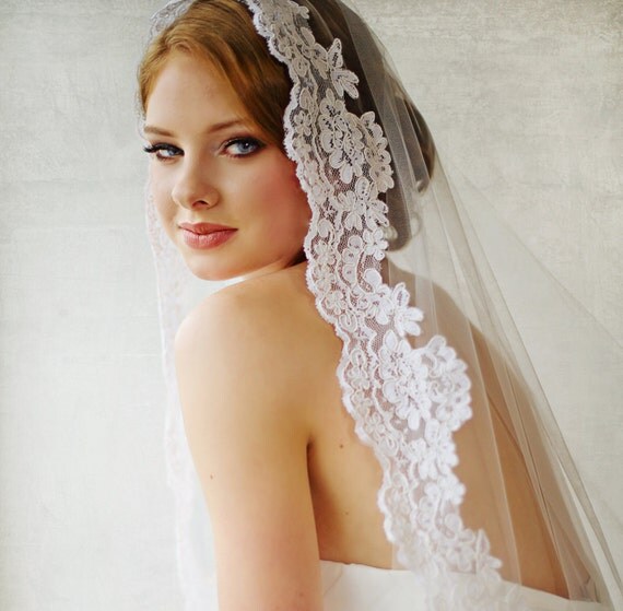 Lace detail wedding veil 