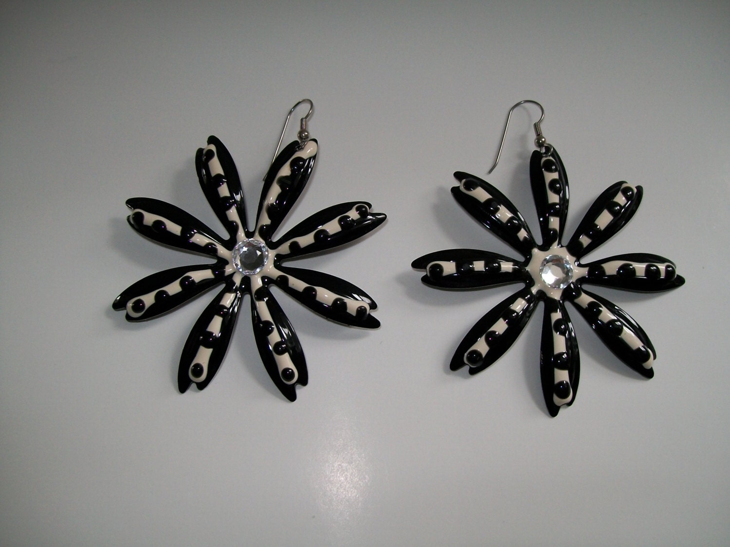 Large Enamel Hippie Flower Earrings Black and White Dangling Daisy Earrings Free Shipping