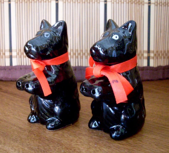 Items similar to Vintage Black Scottie Dogs Salt and Pepper Shakers on Etsy