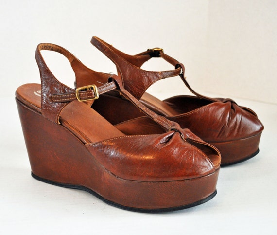 vintage 70s PLATFORM Shoes Sandals / Sbicca Shoes / Strappy