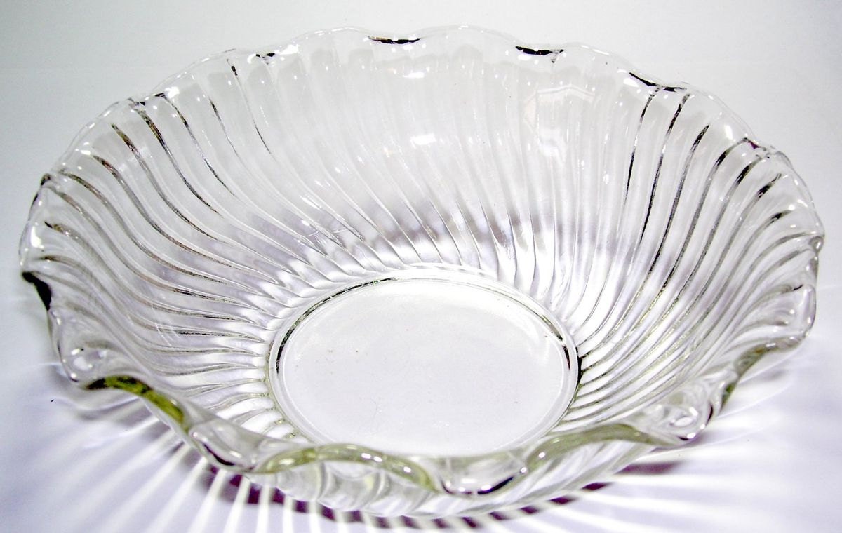 1960s Swirled Clear Pattern Glass Serving Bowl 7.75″ x 2.5″ Scalloped