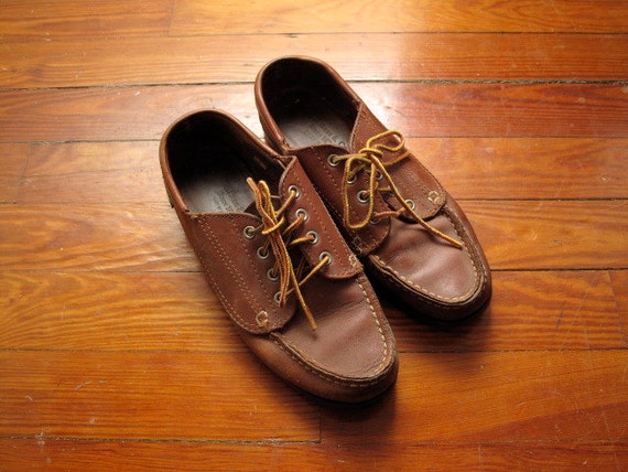 women's vintage Bass leather lace-up boat shoes.