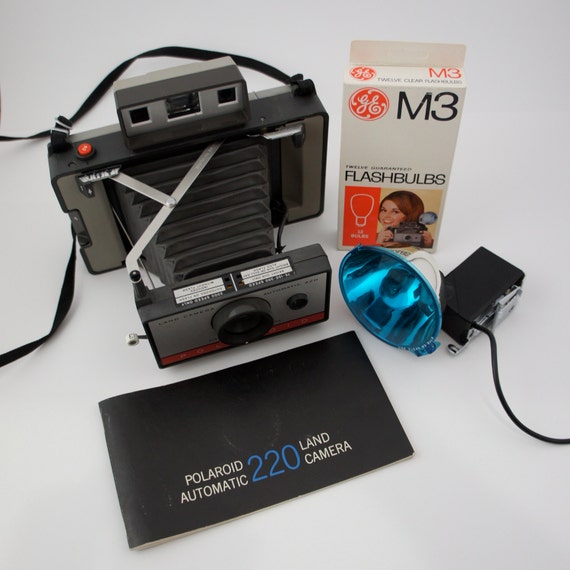 Polaroid 220 Automatic Land Camera with Model 268 Flash Pack
