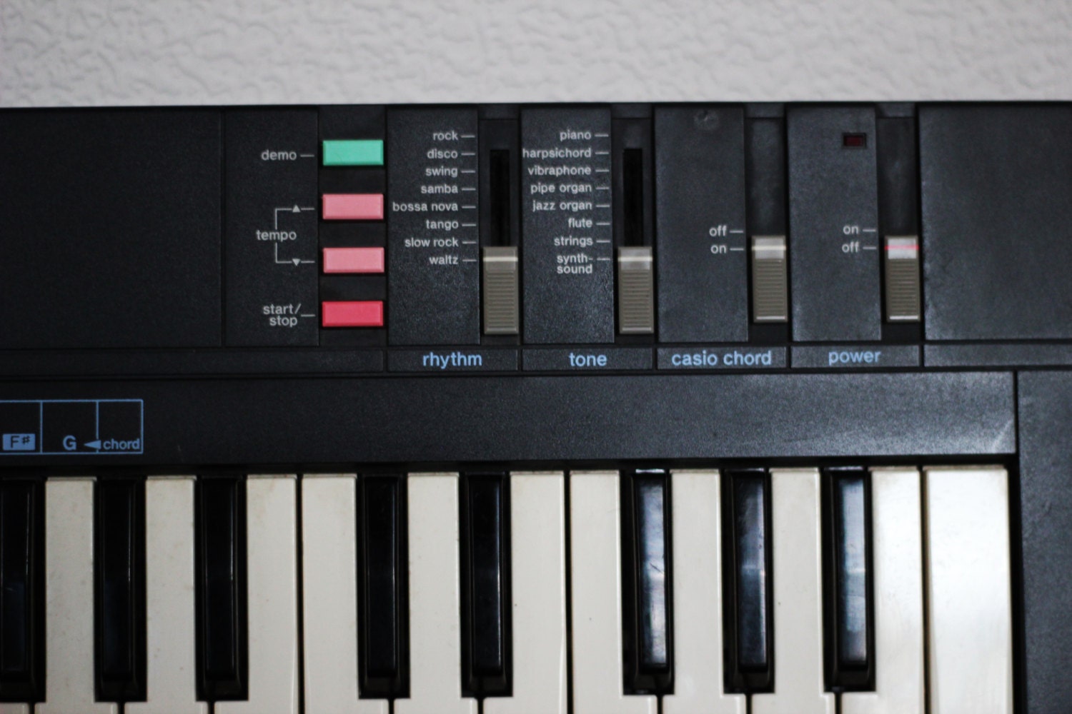 Vintage Casio PT100 Keyboard Synthesizer Circuit Bending