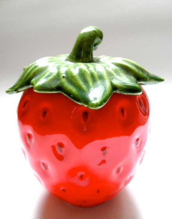 Vintage Ceramic Strawberry Container // Jam Jar // Trinket Box