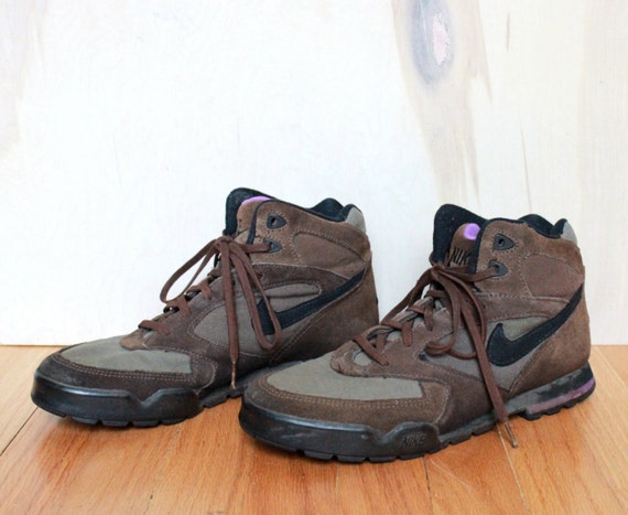 SALE / / / Vintage Nike Leather Hiking Boots Mens size 9 Shoes