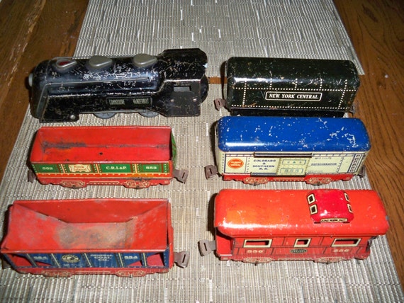 Vintage Rare Marx 1930's Train Set With Red Bottomed Cars