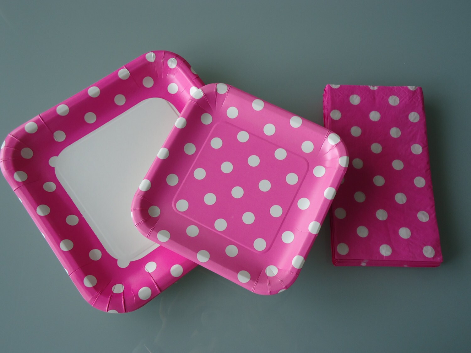 hot-pink-polka-dot-paper-plate-and-napkin-party-by-piggybankparty