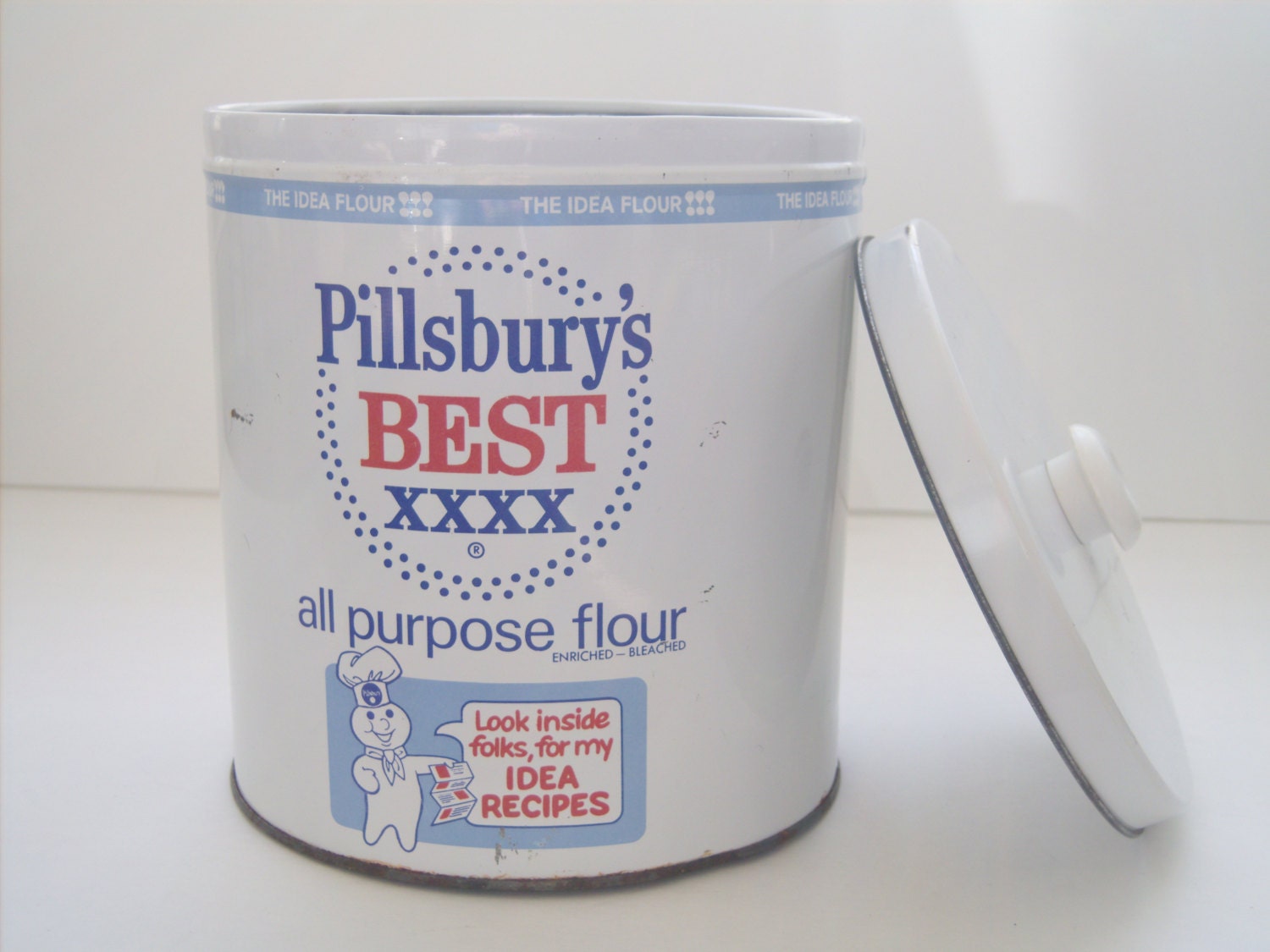 Pillsbury's Finest: The Flour That Makes Baking A Breeze