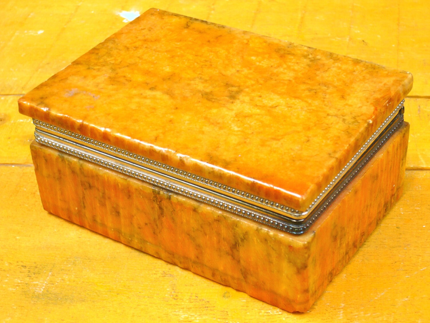 Alabaster box - deals on 1001 Blocks