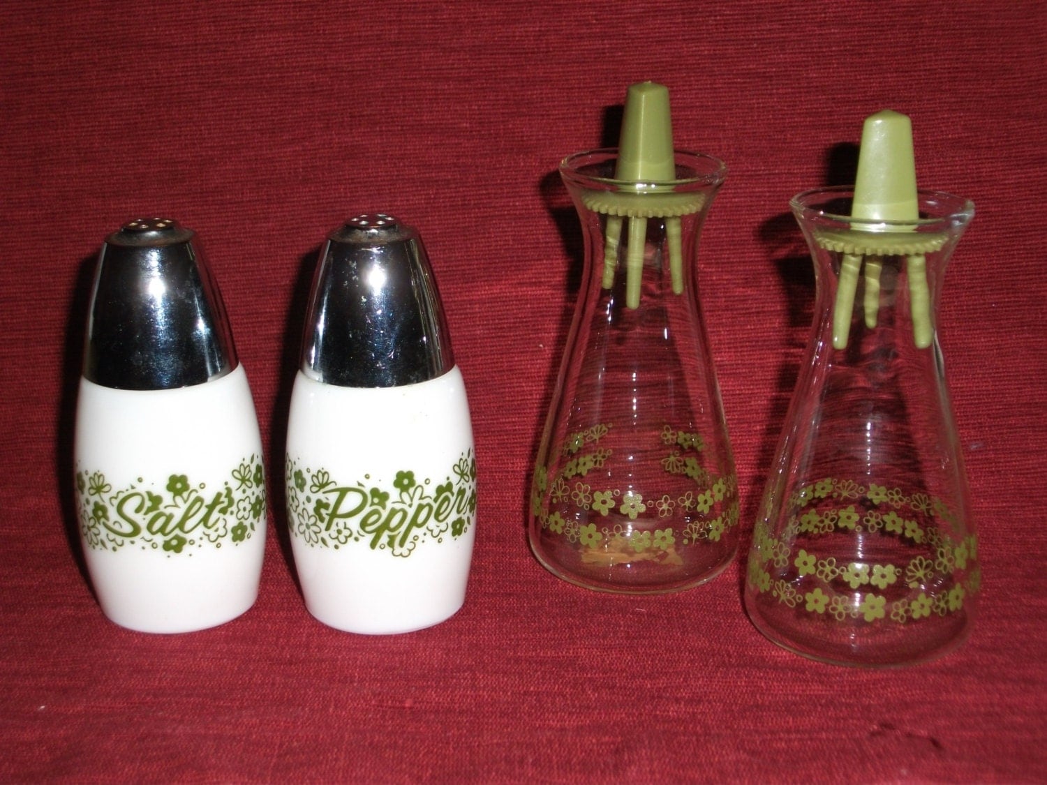 Vintage Corelle Dishware Crazy Daisy Salt & Pepper Shakers Set