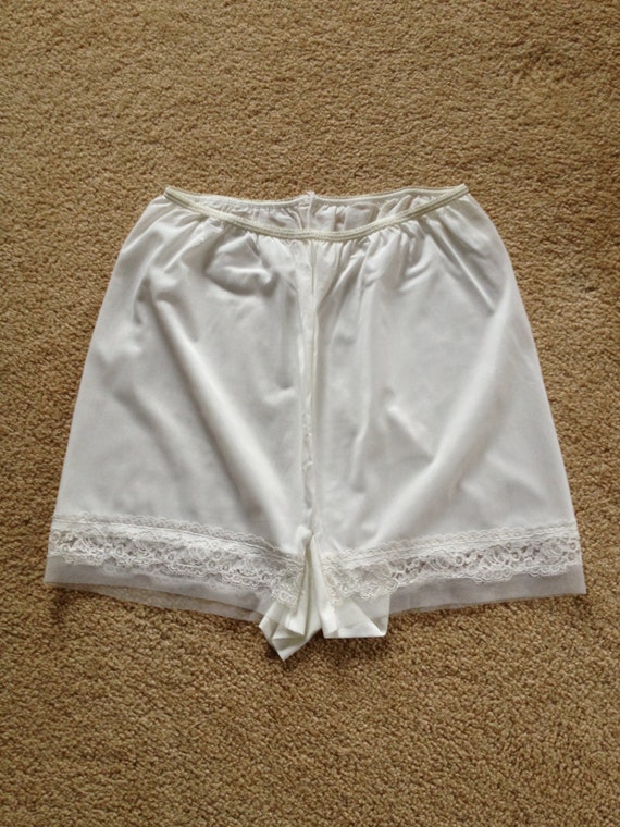 Vintage Ivory White Lace Nylon Pettipants Half Slip by GLEIBS