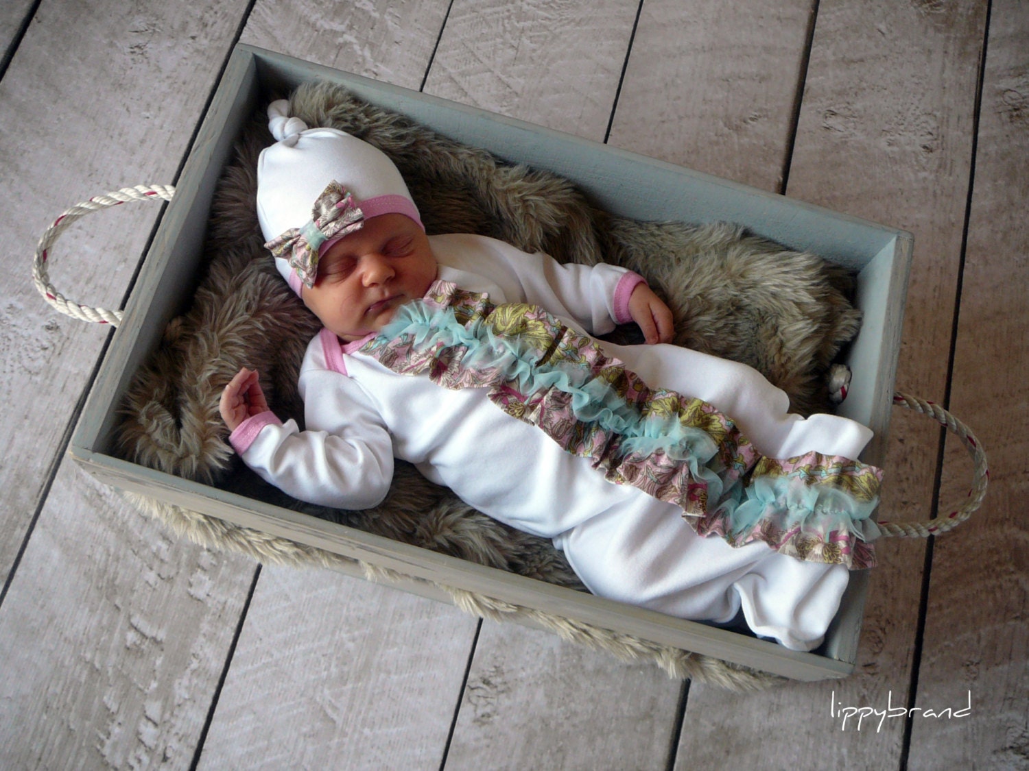 Baby sewing pattern. Newborn gown. PDF pattern easy with lots