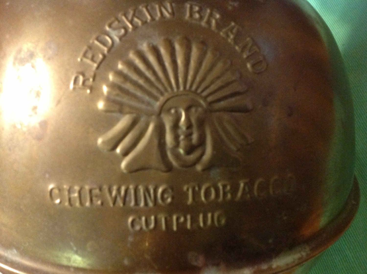 does chewing tobacco have glass in it