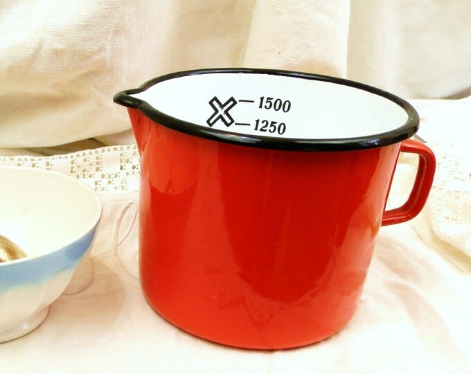 Excellent Condition Vintage French Red Enamelware Milk Pitcher / Jug 1.5 Liters / 0.4 Gallon, French Country Decor, Kitchenelia/ Kitchenware