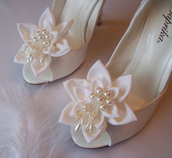 Items similar to Bridal Pearl Shoe Clips,Wedding Accessories,fashion