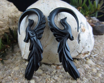 SALE One pair of 6G - 4 mm Carved Horn Unique Tribal Gauged Earrings , Organic gauge, Body Piercing jewelry L2008