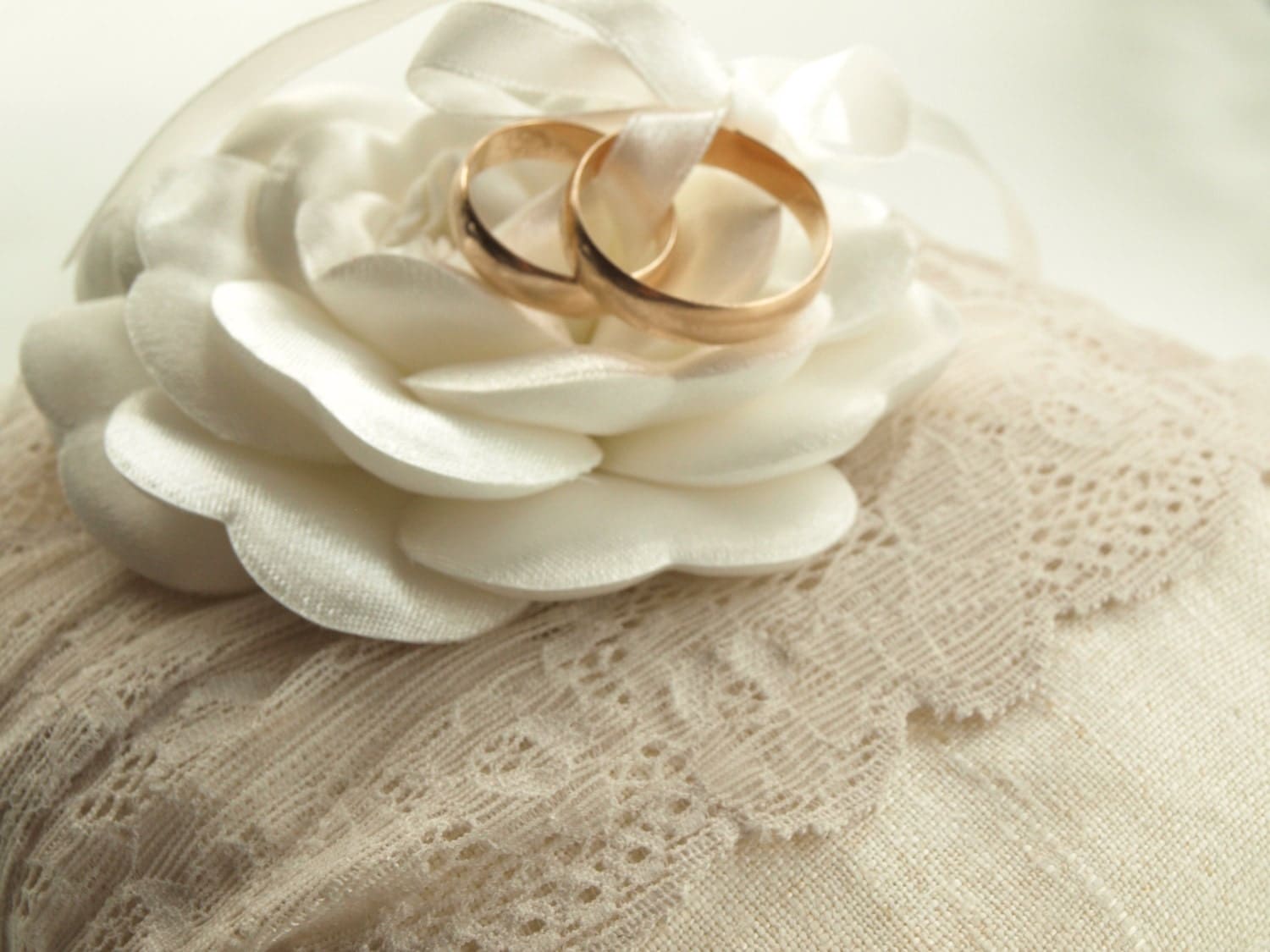 Linen Wedding ring pillow. Ring Bearer Pillow. Lace Ring
